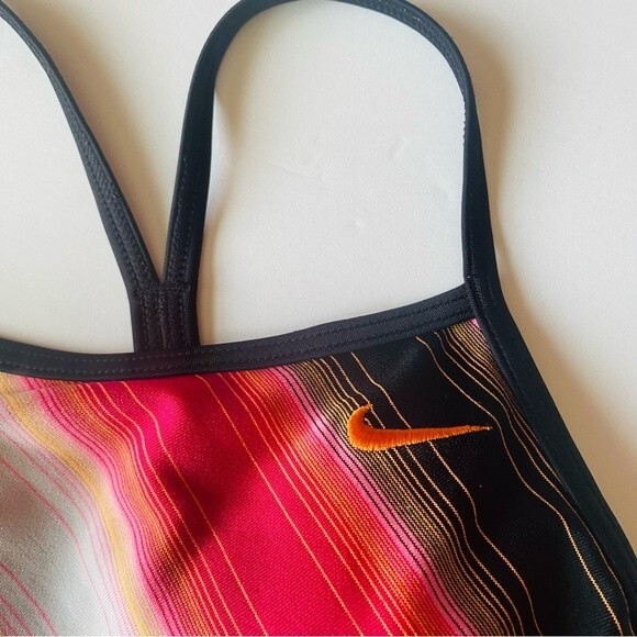 Nike Women’s striped swimsuit tankini bathing suit top racerback size Medium 8 - Picture 3 of 9